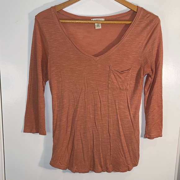 Bozzolo Tops - Bozzolo women’s top, size medium, vneck with front pocket